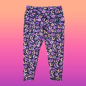 Ladies Large Moisture Wicking Animal Print Athletic Capri Pants With Pockets